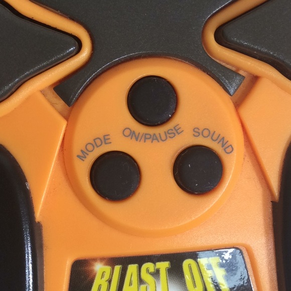 Radio Shack Blast Off Pinball handheld electronic game - Picture 7 of 8